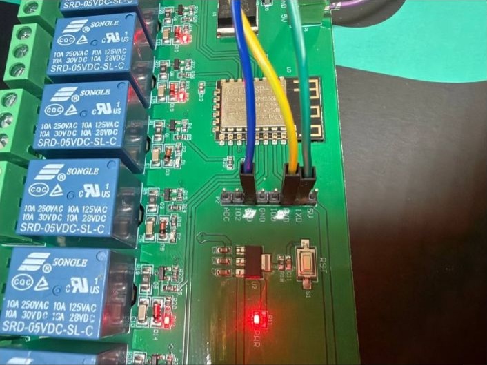 Рабочий прототип Babasy: плата ESP8266 и модуль с восемью реле
